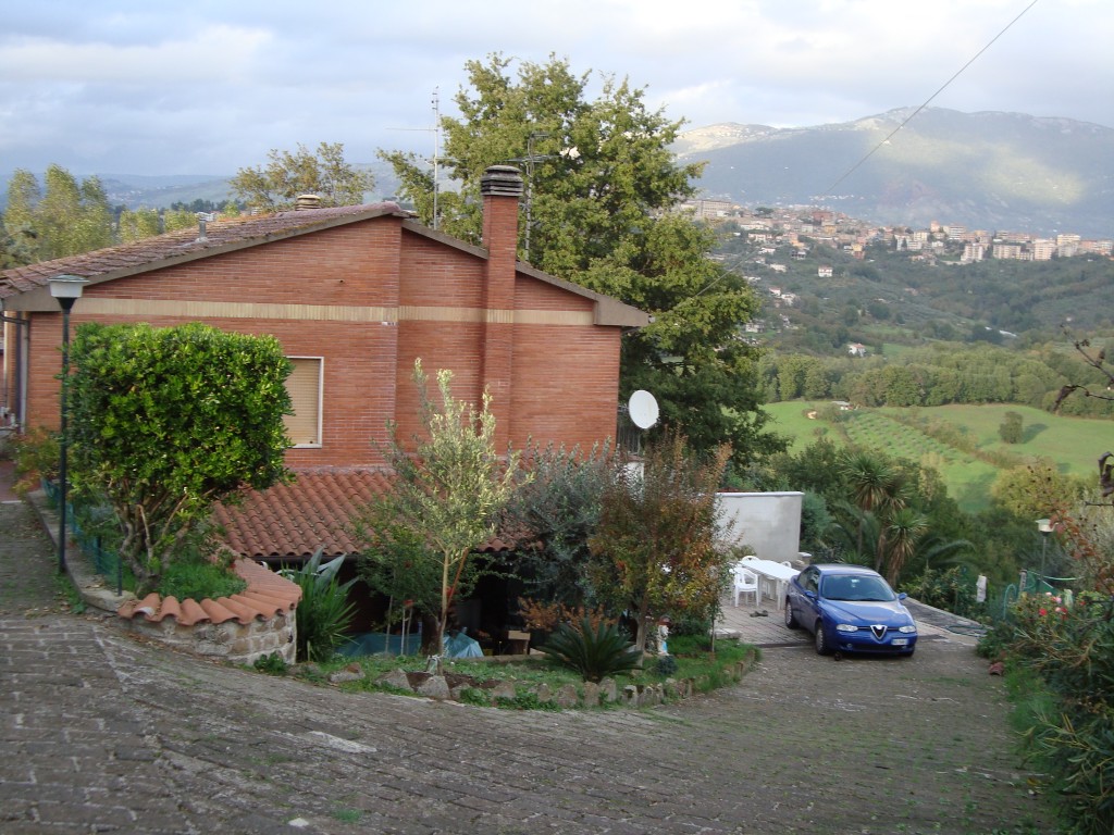 Lella's House